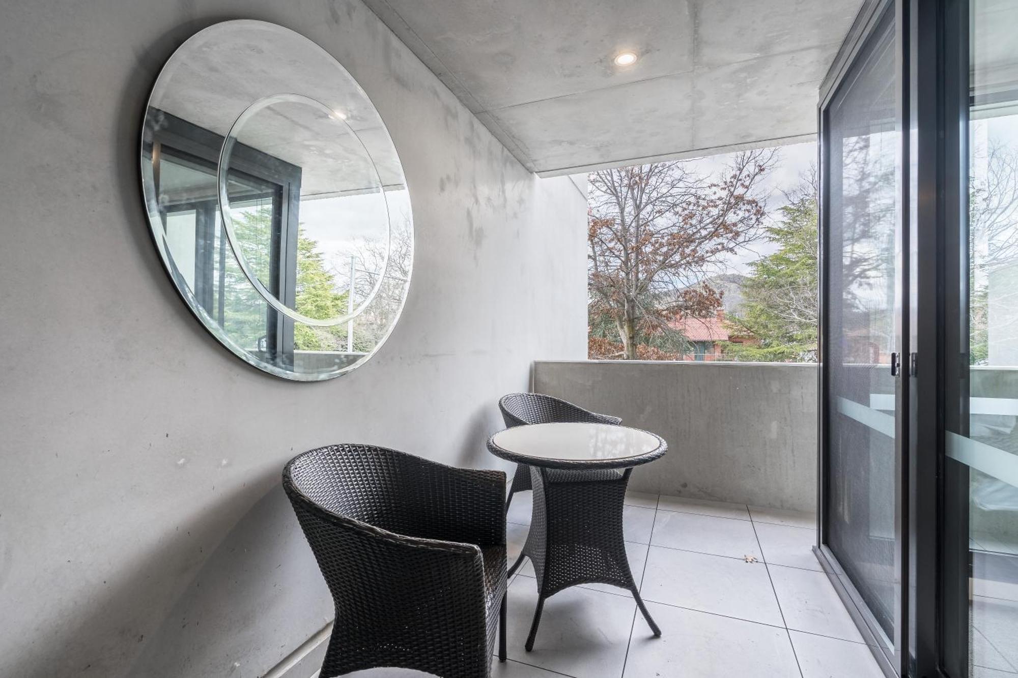 Modern Next To Centre Apartment Canberra